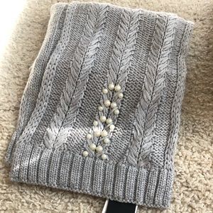 NWT Badgley Mischka gray pearl scarf